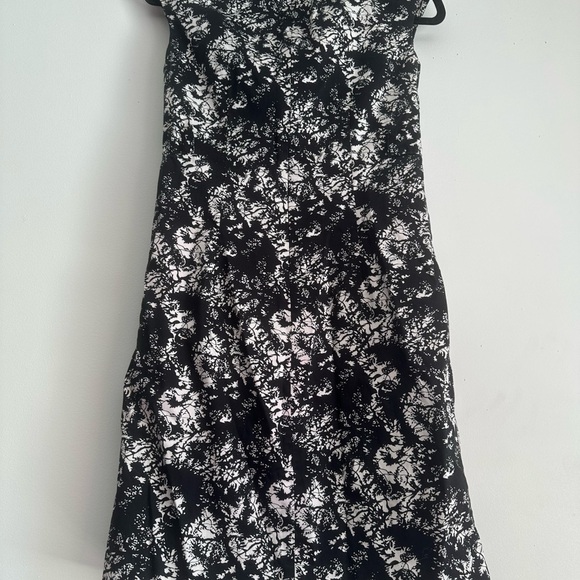 Jacob Black and White Mock Neck Cap Sleeve Midi Dress - Picture 3 of 4